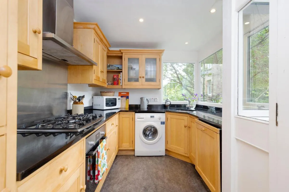 Image 3 of JOIVY 3-bed Meadows flat near Castle