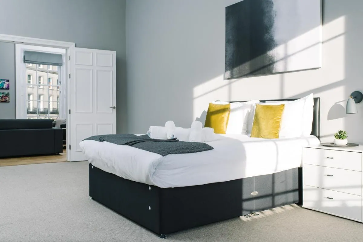 Image 1 of JOIVY Bold and Spacious 1bed home, near Haymarket train station