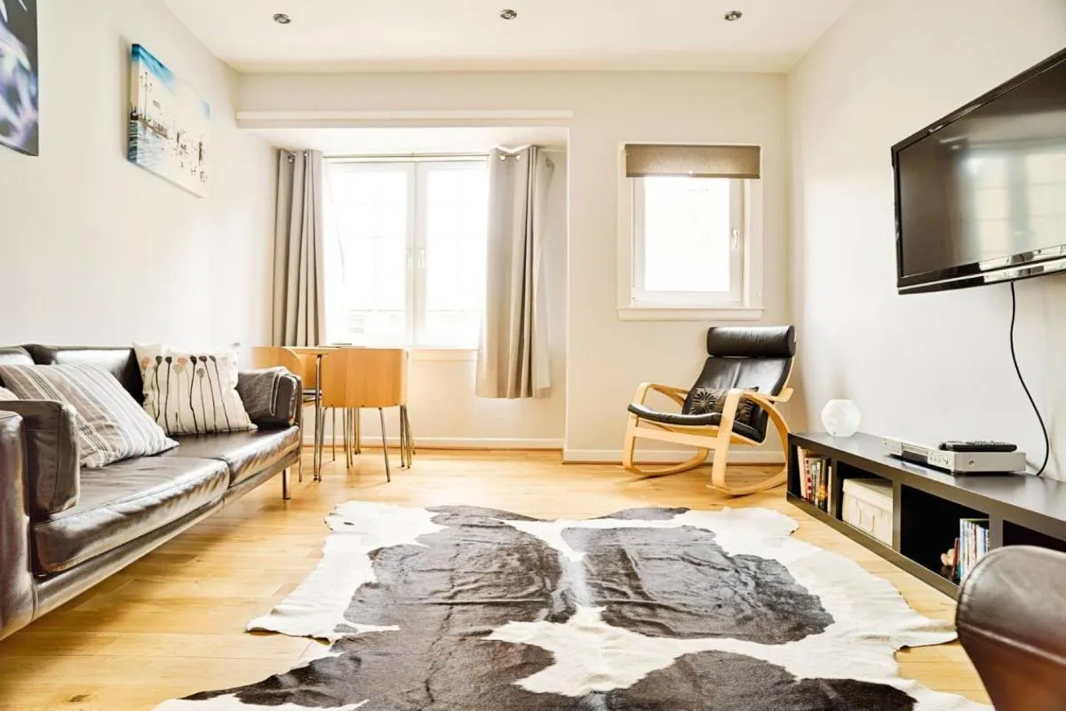 Image 4 of JOIVY Bright Royal Mile Apartment