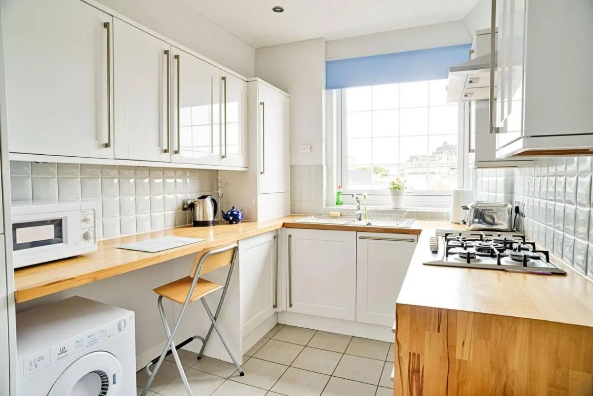 Image 3 of JOIVY Bright Royal Mile Apartment