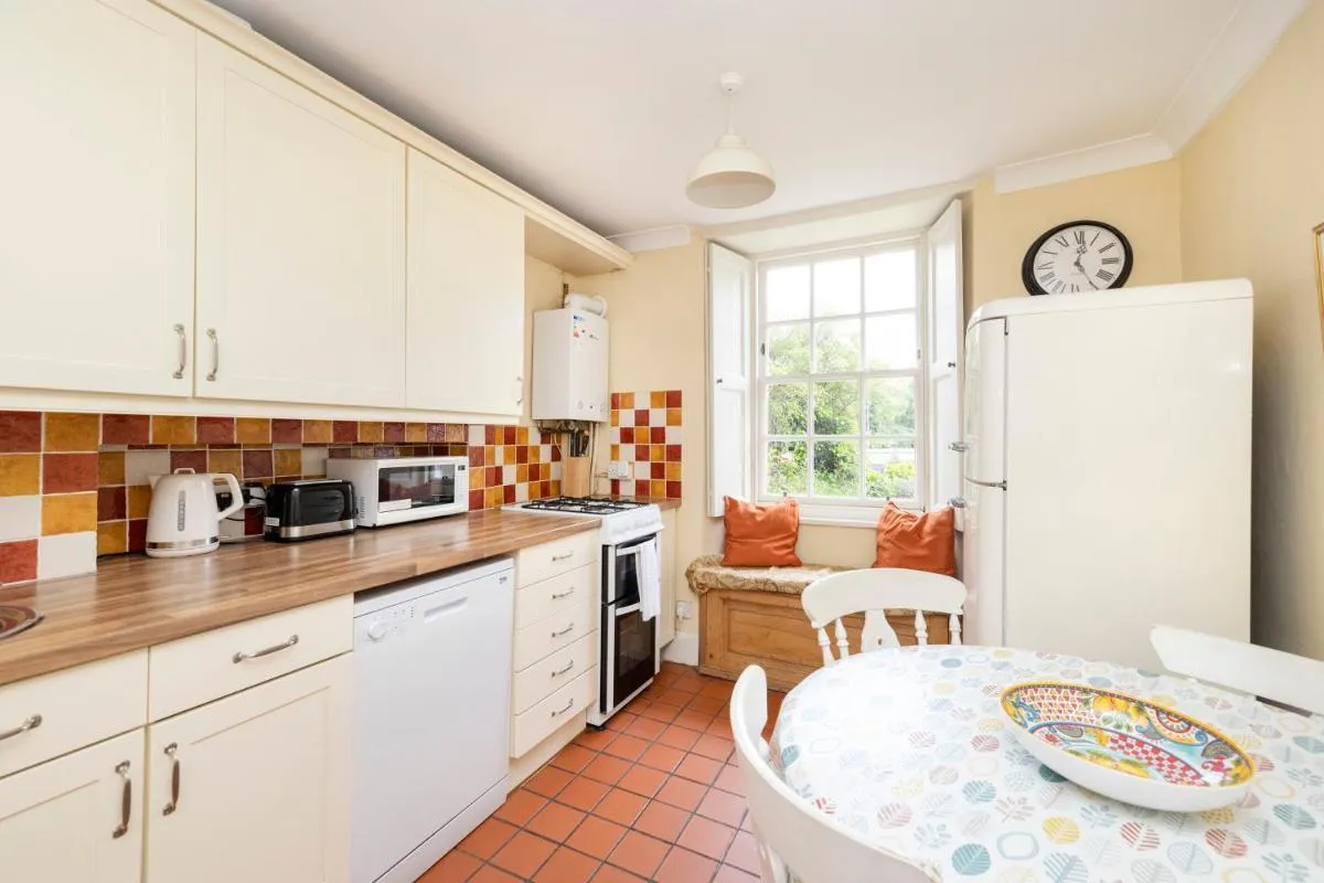 Image 3 of JOIVY Calton Hill Idyllic cottage feel next 2 Princes St