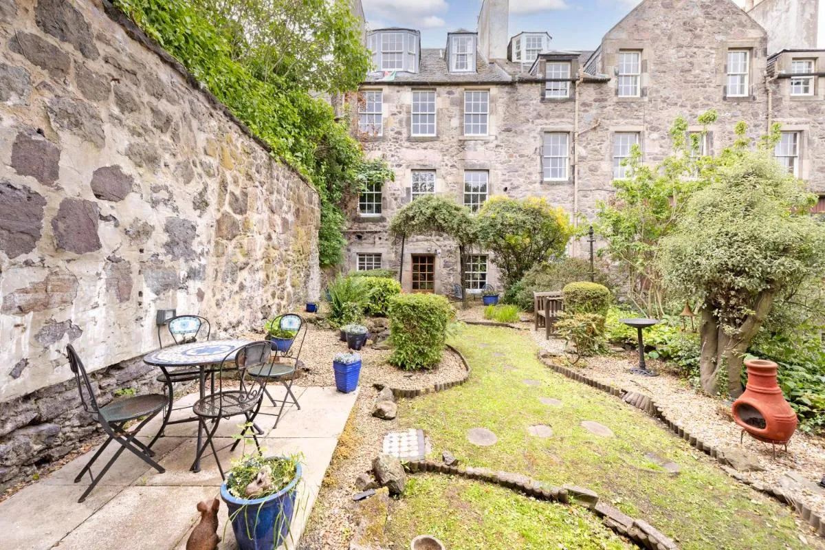 Image 5 of JOIVY Calton Hill Idyllic cottage feel next 2 Princes St