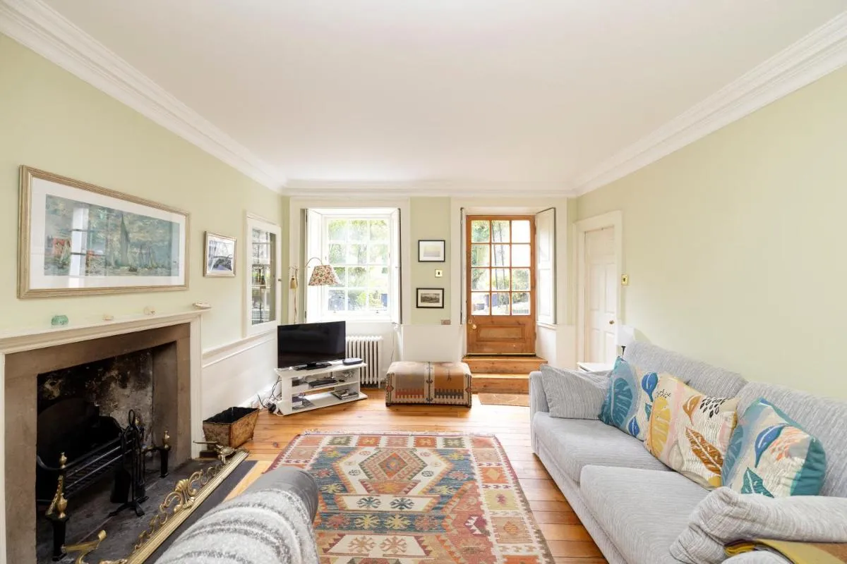 Image 4 of JOIVY Calton Hill Idyllic cottage feel next 2 Princes St