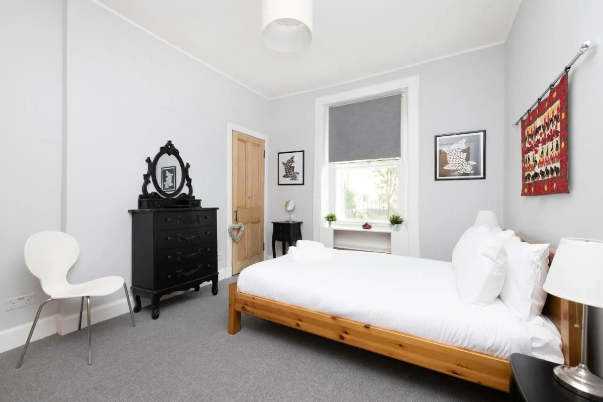 Image 6 of JOIVY Charming 1-bed ap near Leith Links with patio