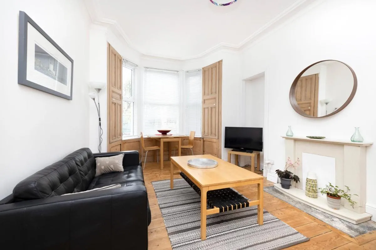 Image 3 of JOIVY Charming 1-bed ap near Leith Links with patio