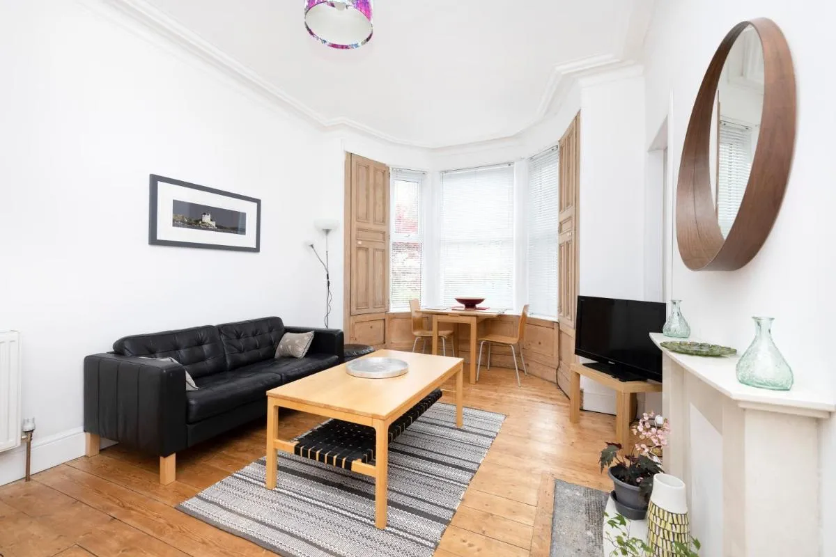 Image 4 of JOIVY Charming 1-bed ap near Leith Links with patio