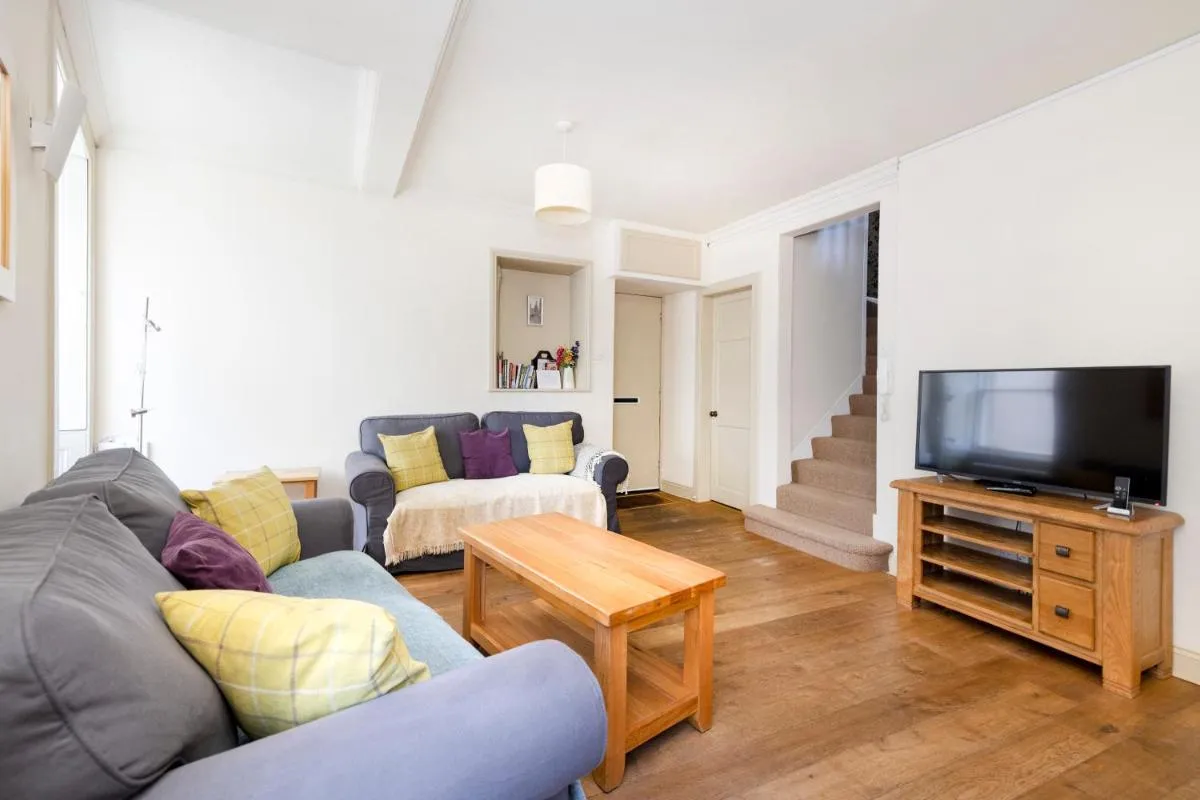 Image 3 of JOIVY Charming 2-bed house with Courtyard