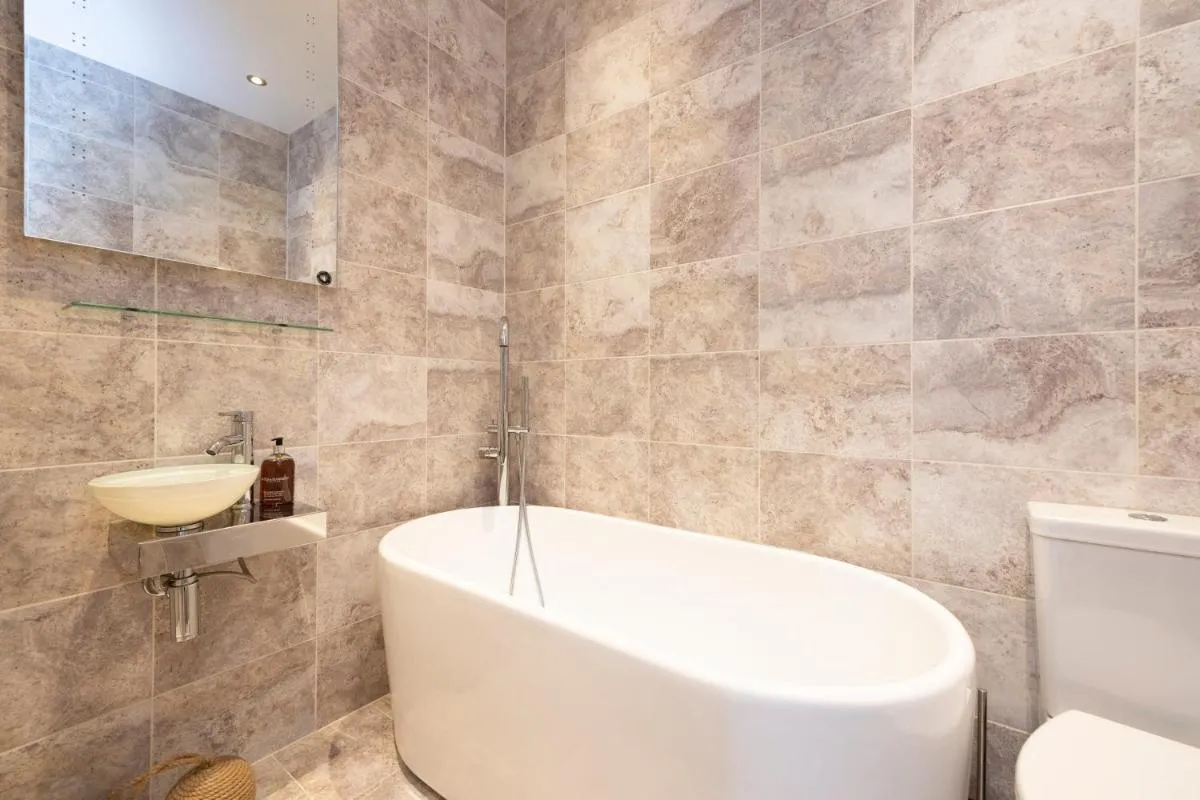 Image 2 of JOIVY Charming apt by Edinburgh Castle