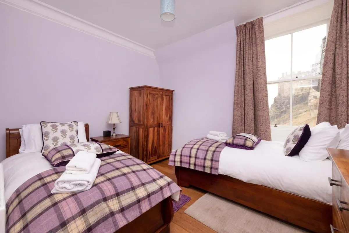 Image 1 of JOIVY Charming apt by Edinburgh Castle