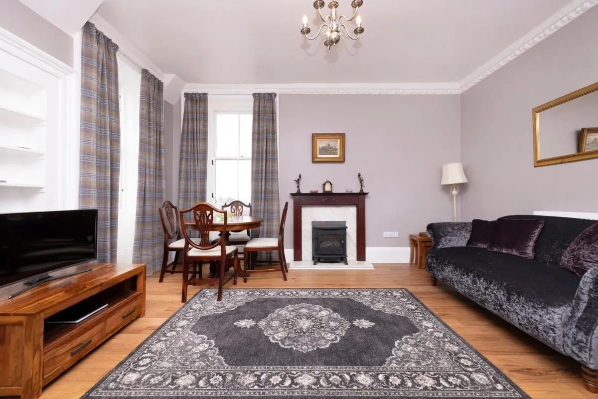 Image 4 of JOIVY Charming apt by Edinburgh Castle