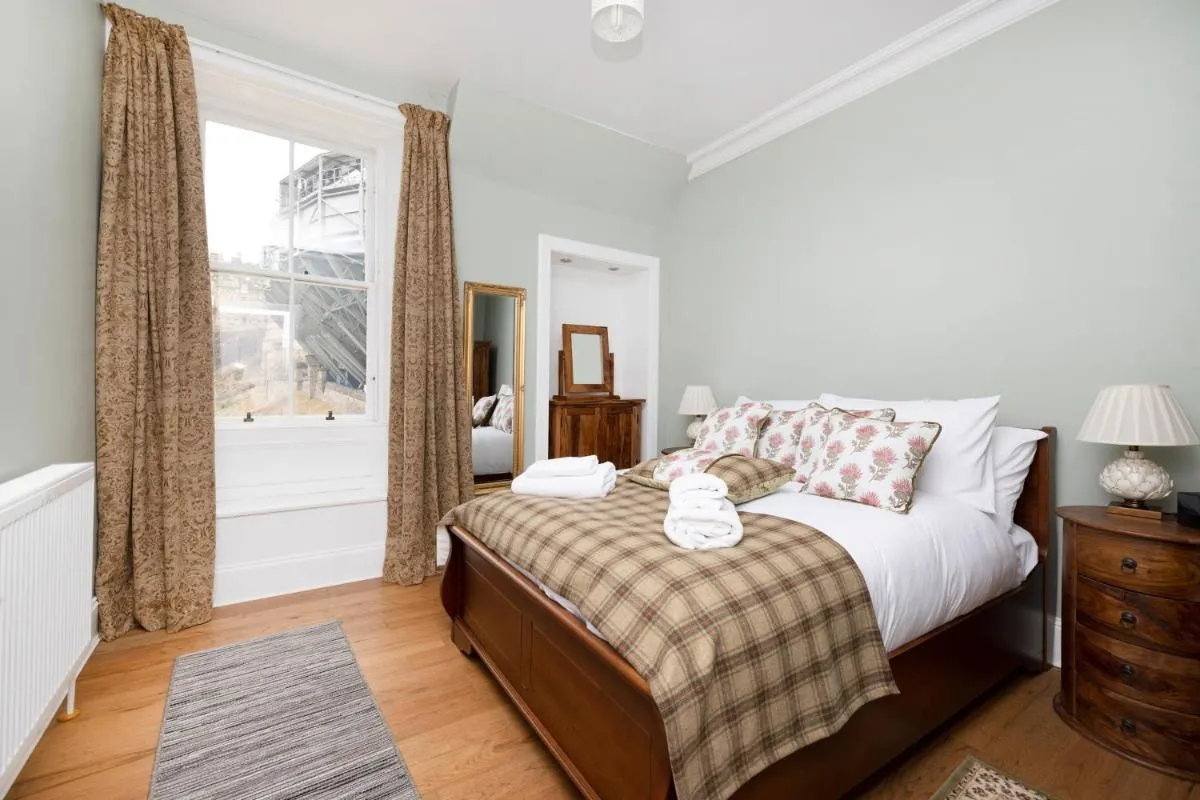 Image 6 of JOIVY Charming apt by Edinburgh Castle