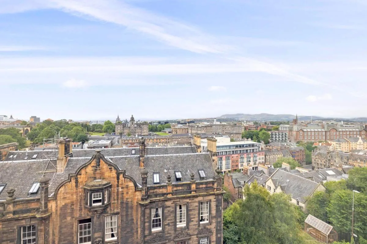 Image 5 of JOIVY Charming apt by Edinburgh Castle