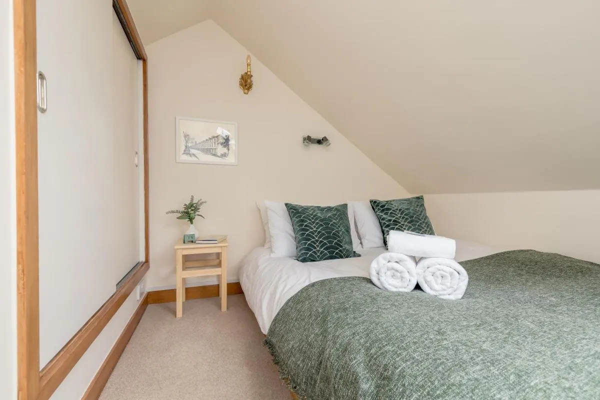 Image 1 of JOIVY Charming mews flat near the Dean Bridge