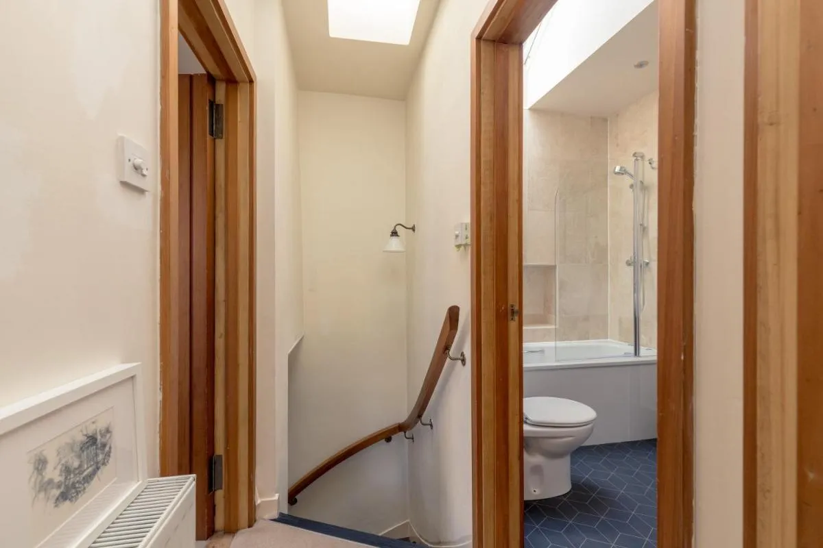 Image 2 of JOIVY Charming mews flat near the Dean Bridge