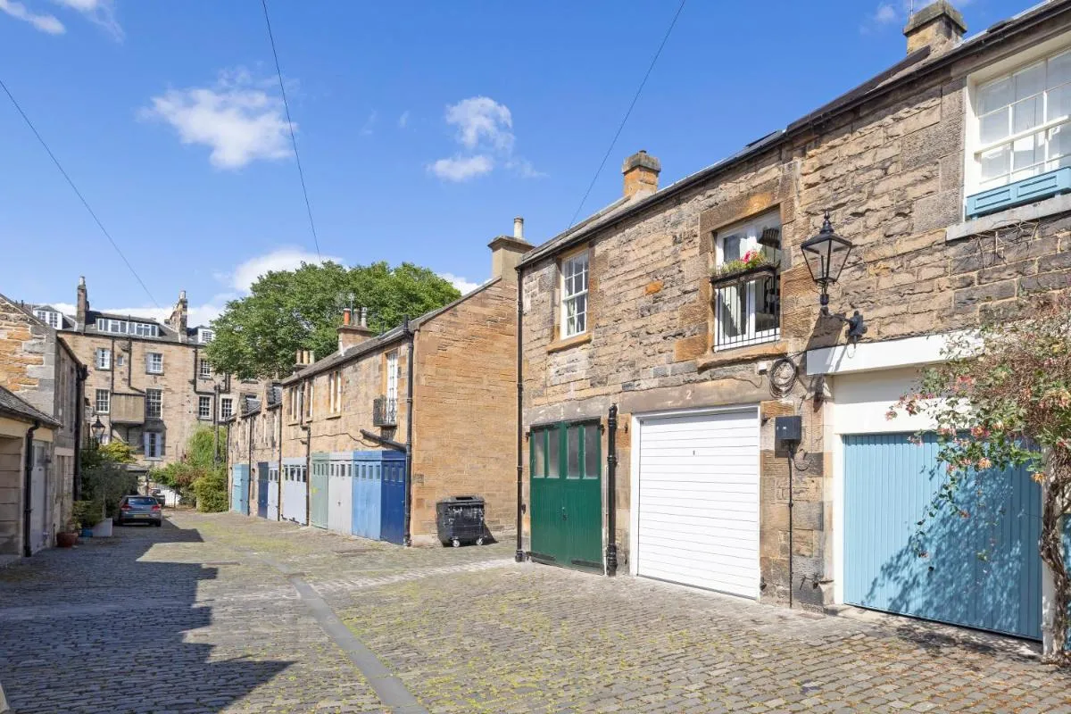 Image 5 of JOIVY Charming mews flat near the Dean Bridge