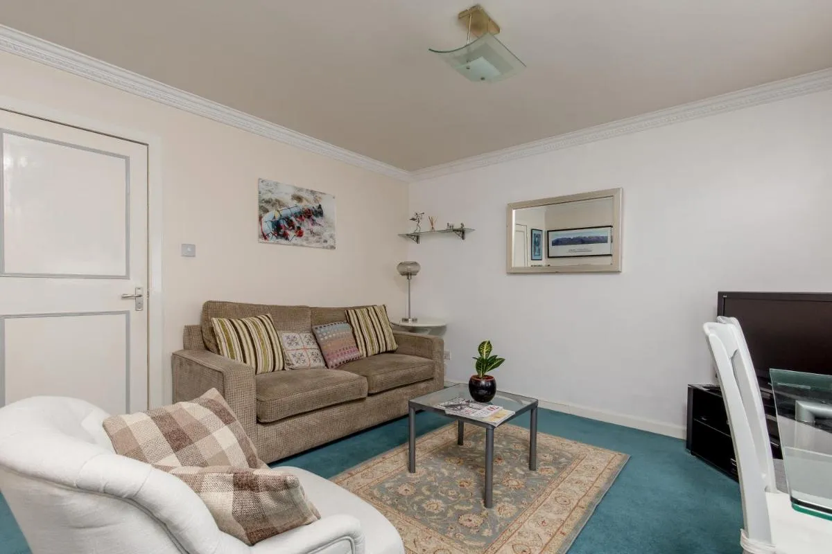 Image 4 of JOIVY Chic 2BR Apt at the Heart of The Royal Mile