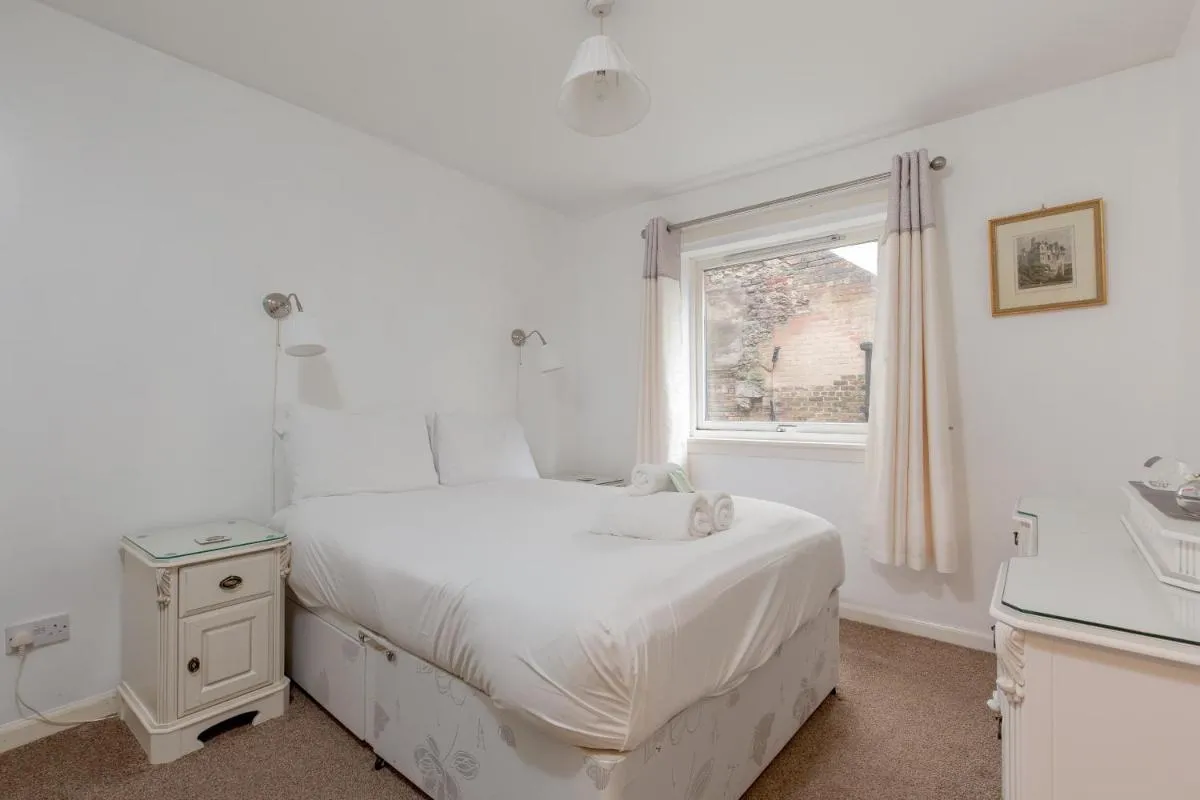 Image 6 of JOIVY Chic 2BR Apt at the Heart of The Royal Mile