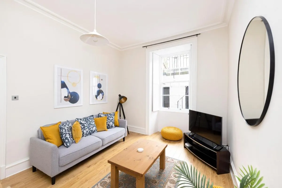Image 4 of JOIVY Chic apt near Stockbridge Market