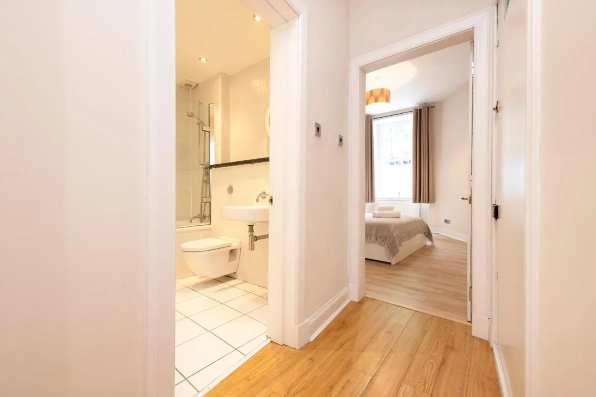 Image 2 of JOIVY Chic apt near Stockbridge Market