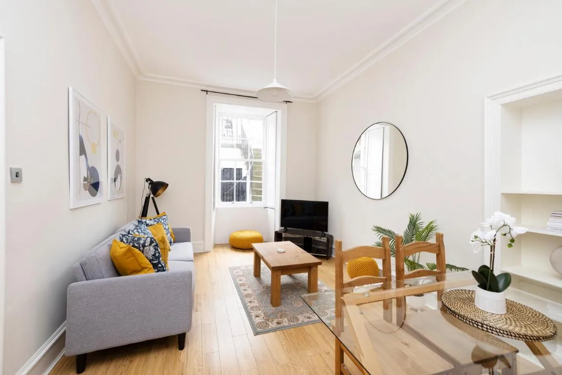 Image of JOIVY Chic apt near Stockbridge Market