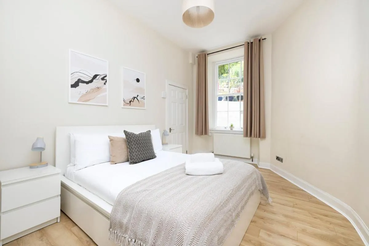 Image 6 of JOIVY Chic apt near Stockbridge Market