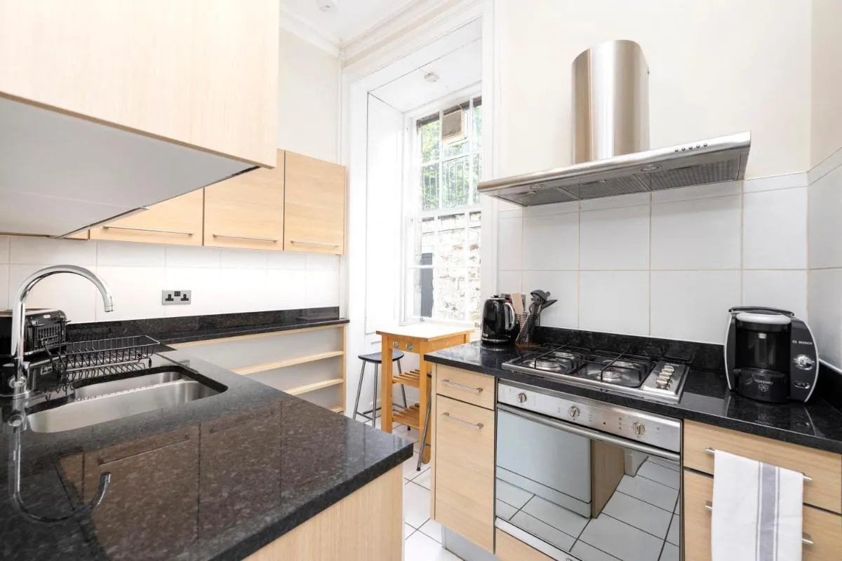 Image 3 of JOIVY Chic apt near Stockbridge Market