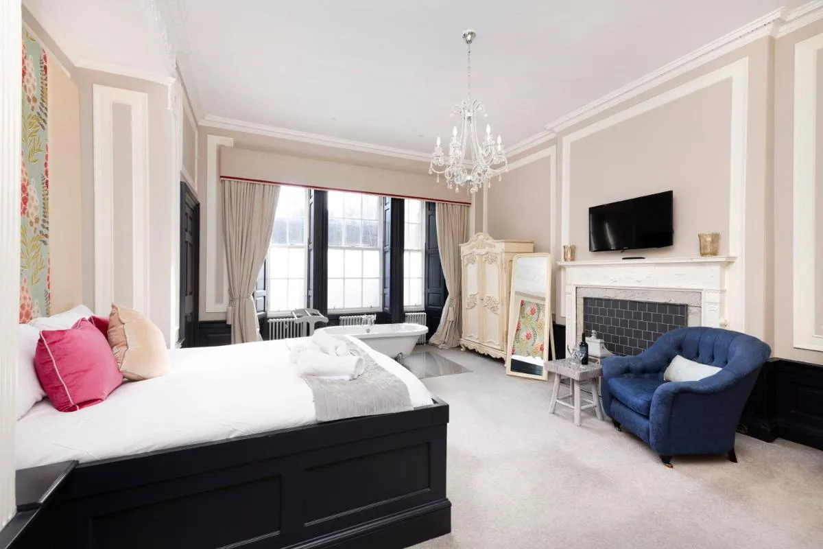 Image 1 of JOIVY Contemporary apt in the New Town