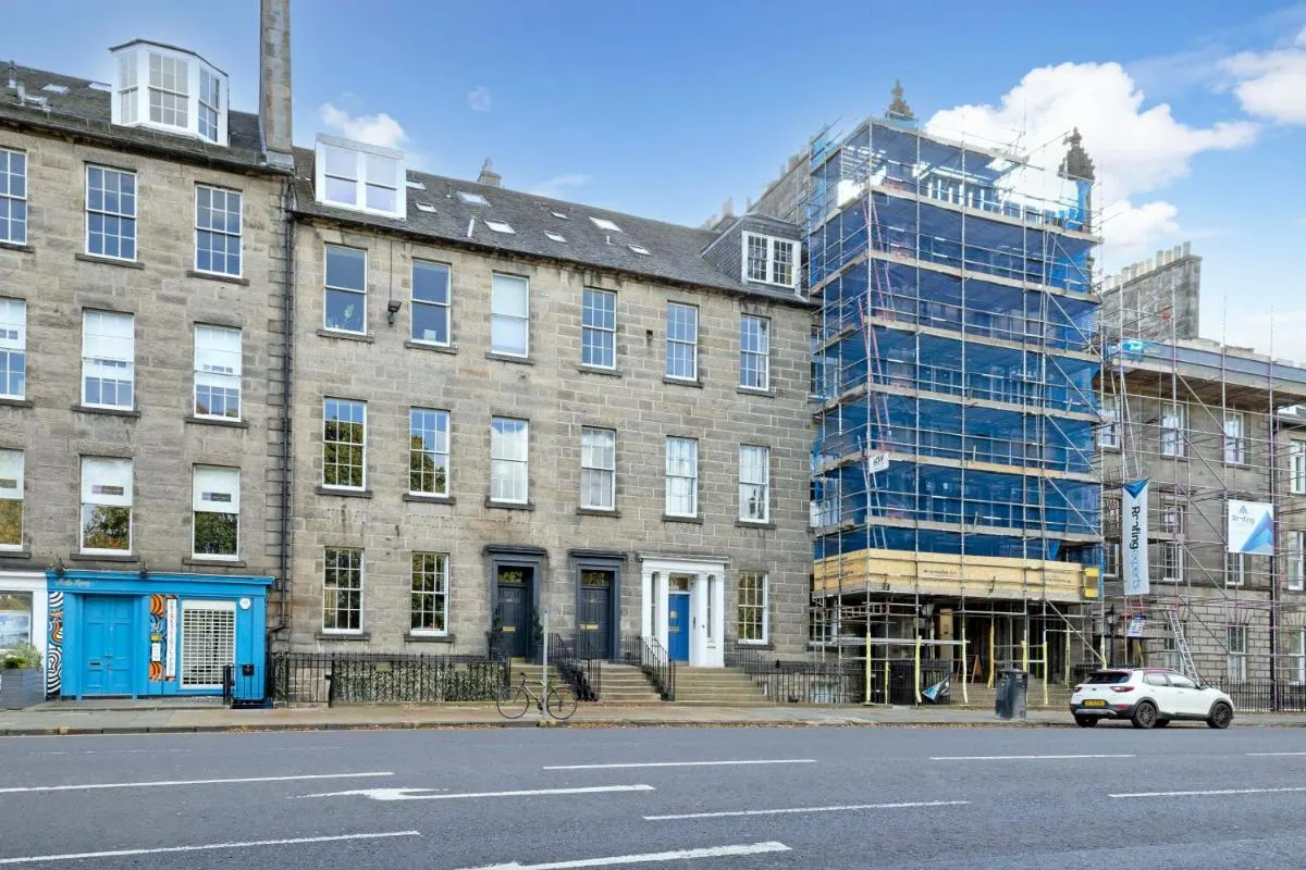 Image 5 of JOIVY Contemporary apt in the New Town
