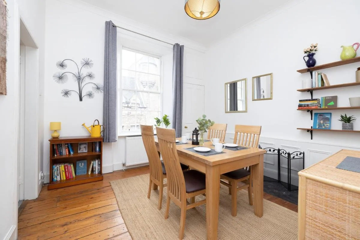 Image 3 of JOIVY Cosy flat in the heart of Edinburgh
