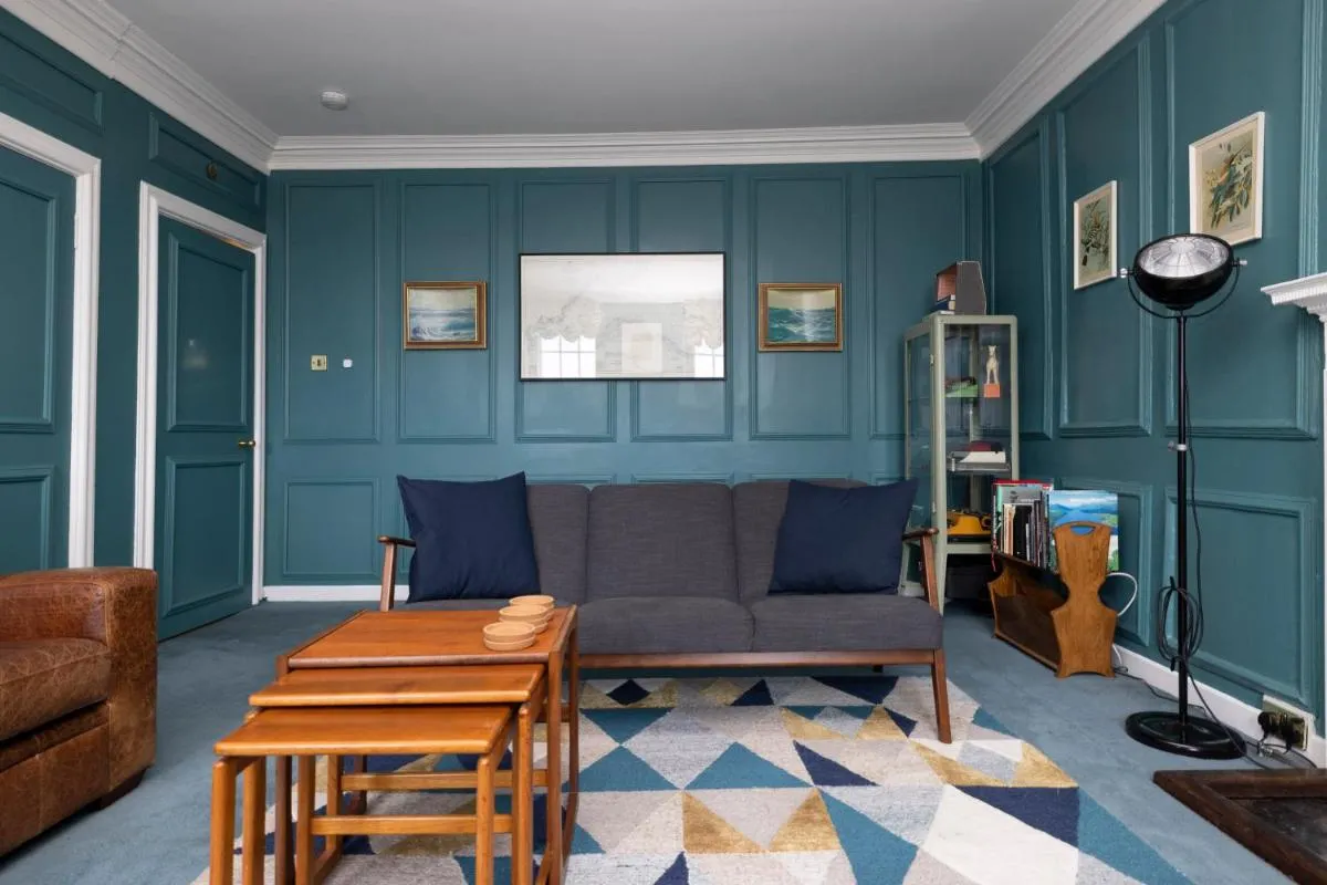 Image 2 of JOIVY Eclectic & Design Led 3BR apt near Edinburgh Castle