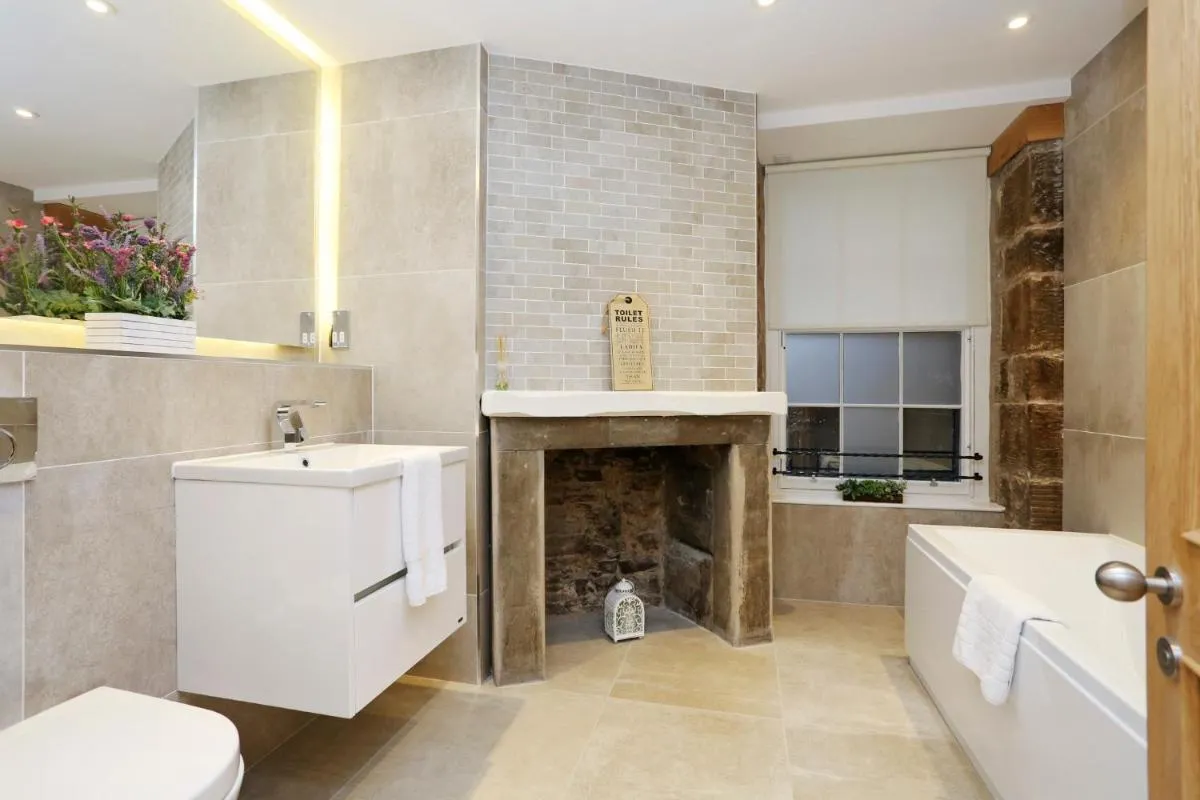 Image 6 of JOIVY Elegant 2BR Home at The Heart of the Royal Mile