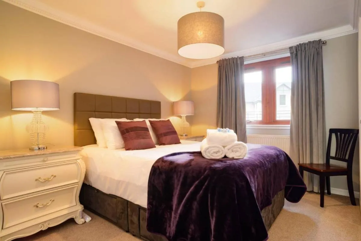 Image 1 of JOIVY Elegant 2 bed, 2 bath flat, patio and free parking