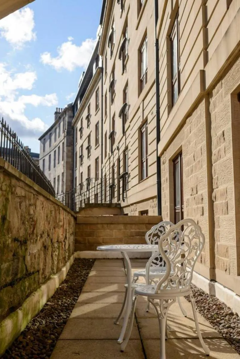 Image 5 of JOIVY Elegant 2 bed, 2 bath flat, patio and free parking