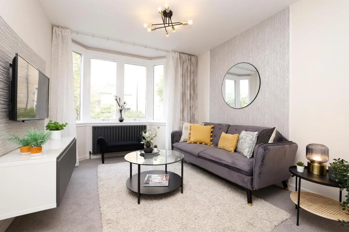 Image 4 of JOIVY Gorgeous & Vibrant 1BR flat near Princes Street