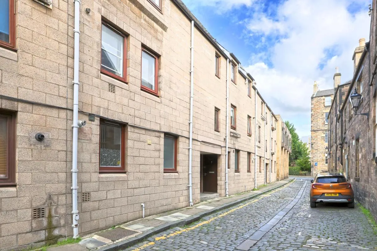 Image 5 of JOIVY Gorgeous & Vibrant 1BR flat near Princes Street
