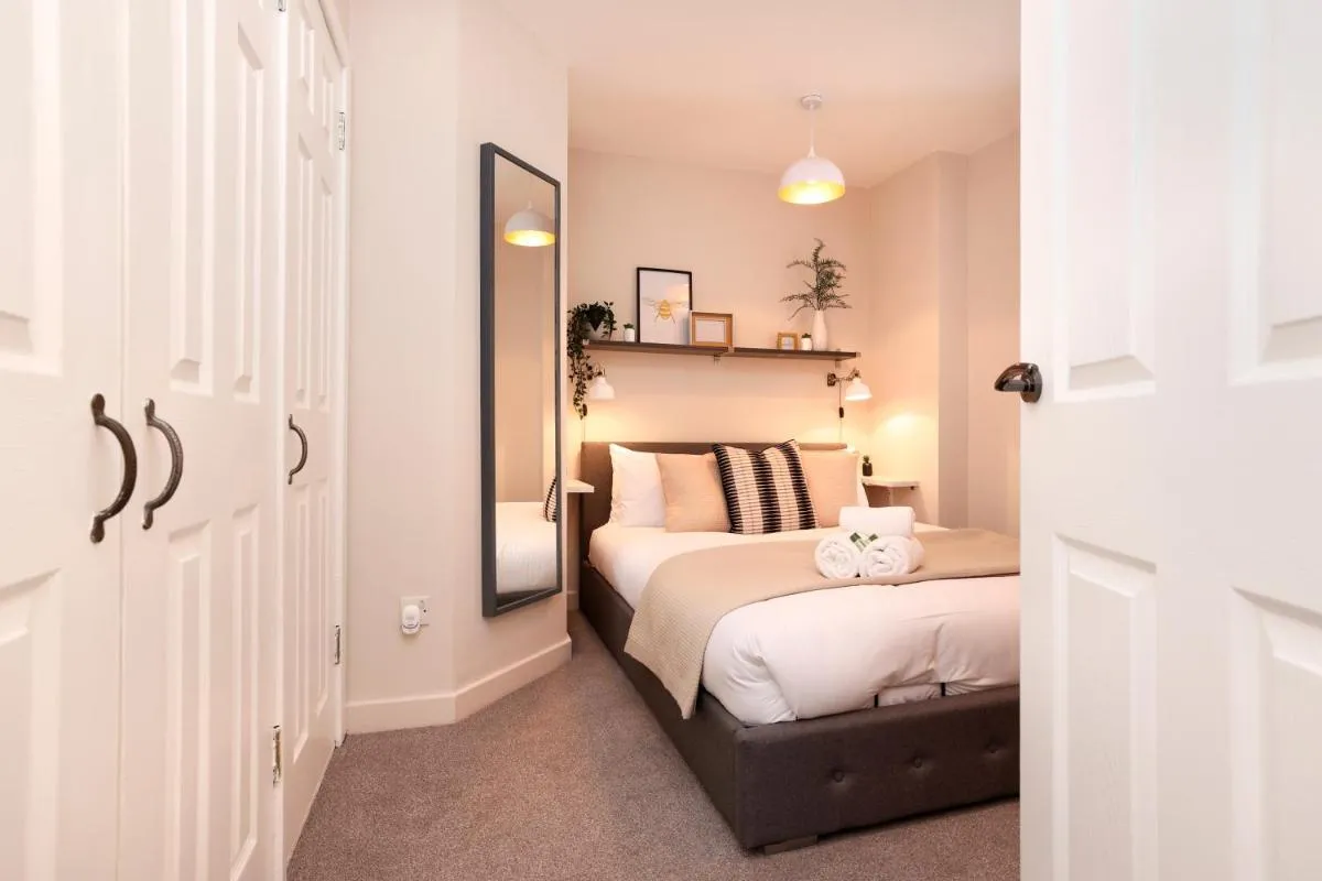 Image 6 of JOIVY Gorgeous & Vibrant 1BR flat near Princes Street