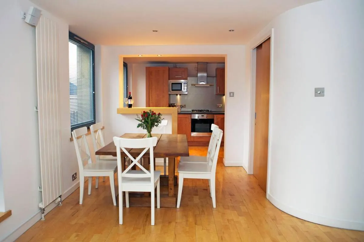 Image 3 of JOIVY Inviting flat with parking in Canonmills