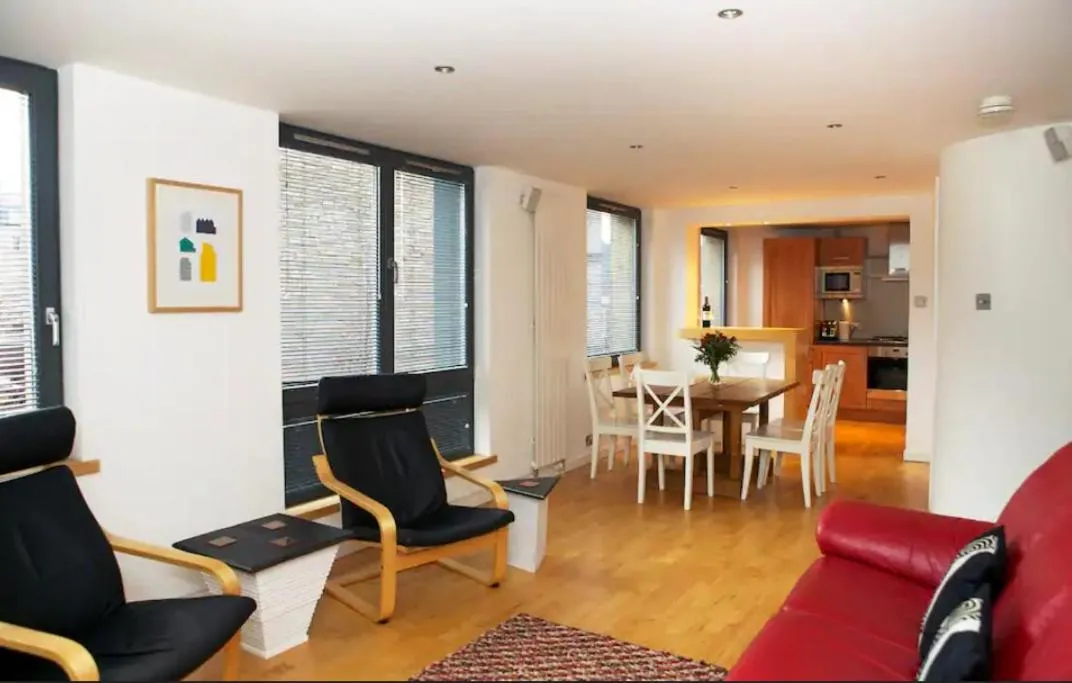 Image 1 of JOIVY Inviting flat with parking in Canonmills