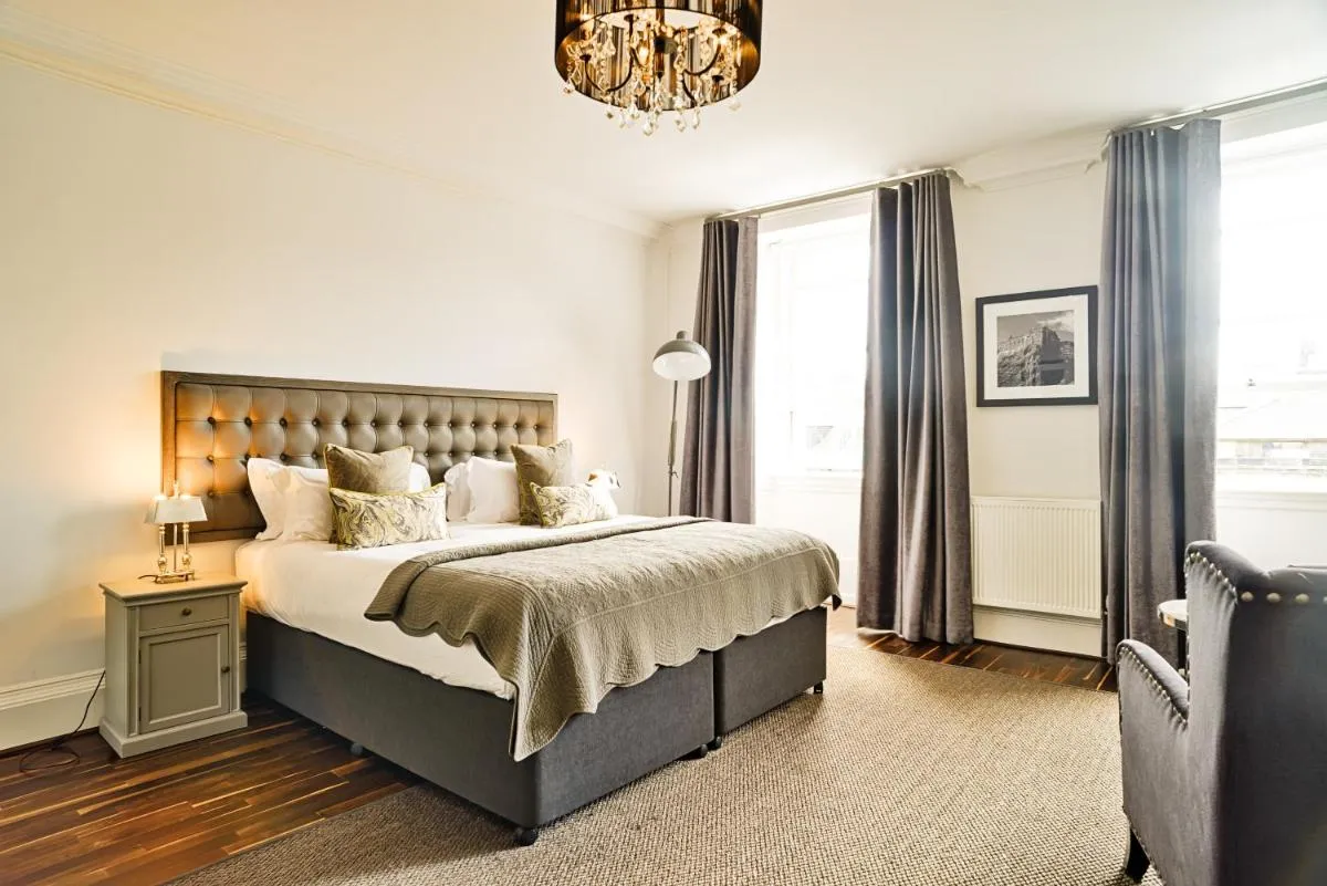 Image 4 of JOIVY Luxury 2 and 3 bed flats on Historic George Street