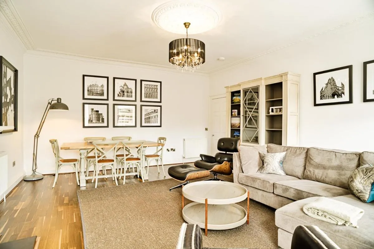Image 2 of JOIVY Luxury 2 and 3 bed flats on Historic George Street