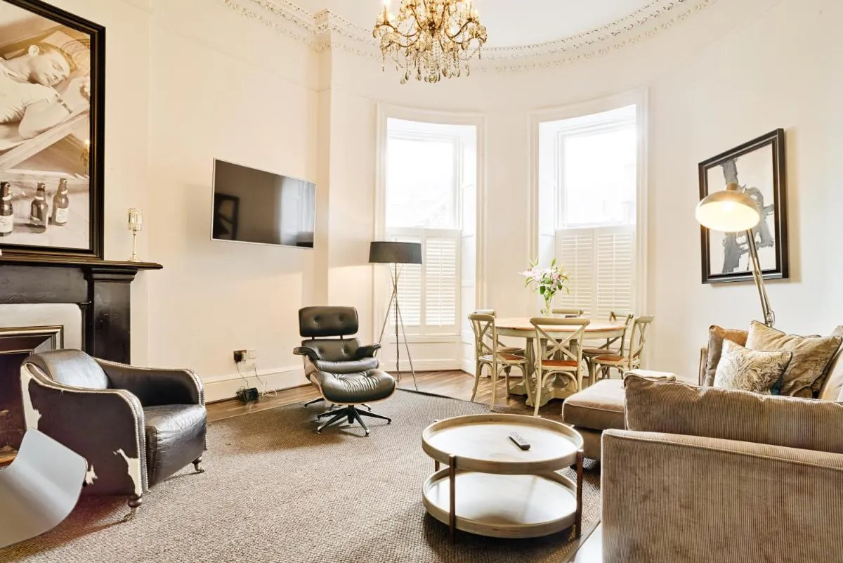 Image 3 of JOIVY Luxury 2 and 3 bed flats on Historic George Street