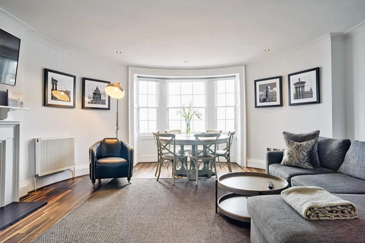 Image 6 of JOIVY Luxury 2 and 3 bed flats on Historic George Street