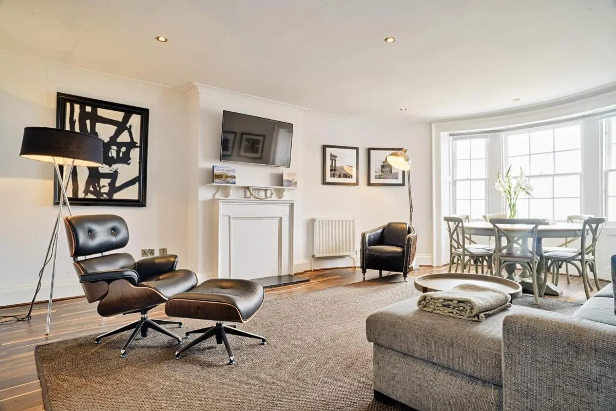 Image 5 of JOIVY Luxury 2 and 3 bed flats on Historic George Street