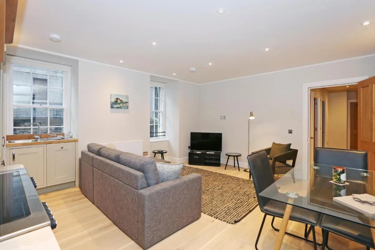 Image 4 of JOIVY Modern and Airy flat on the Historic Royal Mile