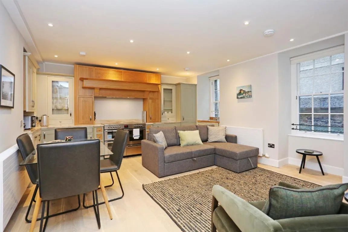 Image of JOIVY Modern and Airy flat on the Historic Royal Mile