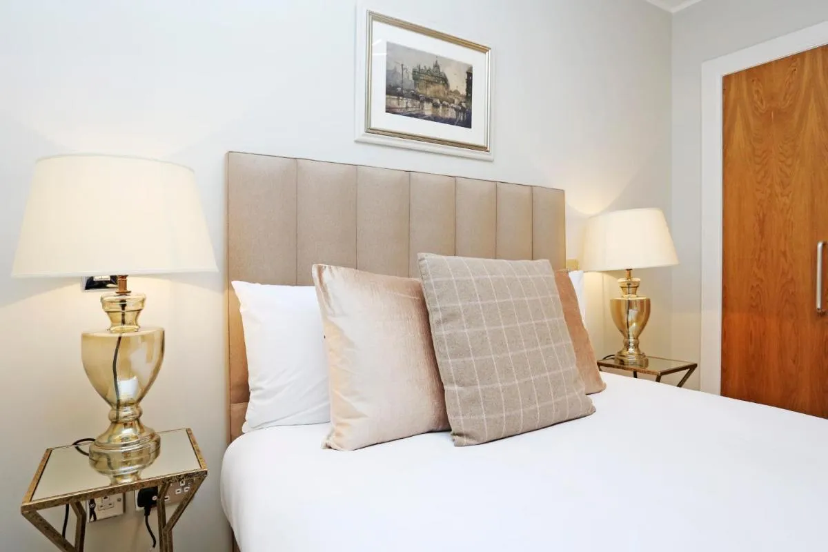 Image 6 of JOIVY Modern and Airy flat on the Historic Royal Mile