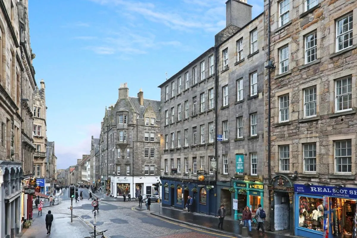 Image 5 of JOIVY Newly Refurbished Apartment on the Historic Royal Mile