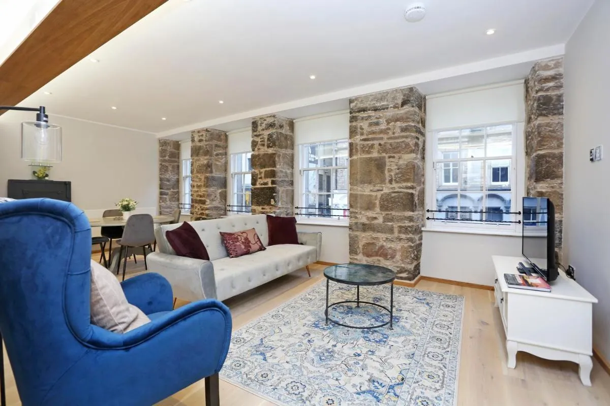 Image 4 of JOIVY Newly Refurbished Apartment on the Historic Royal Mile