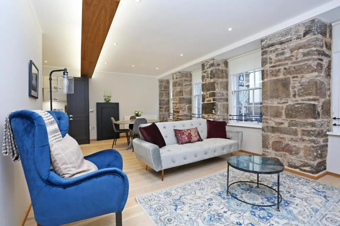 Image of JOIVY Newly Refurbished Apartment on the Historic Royal Mile