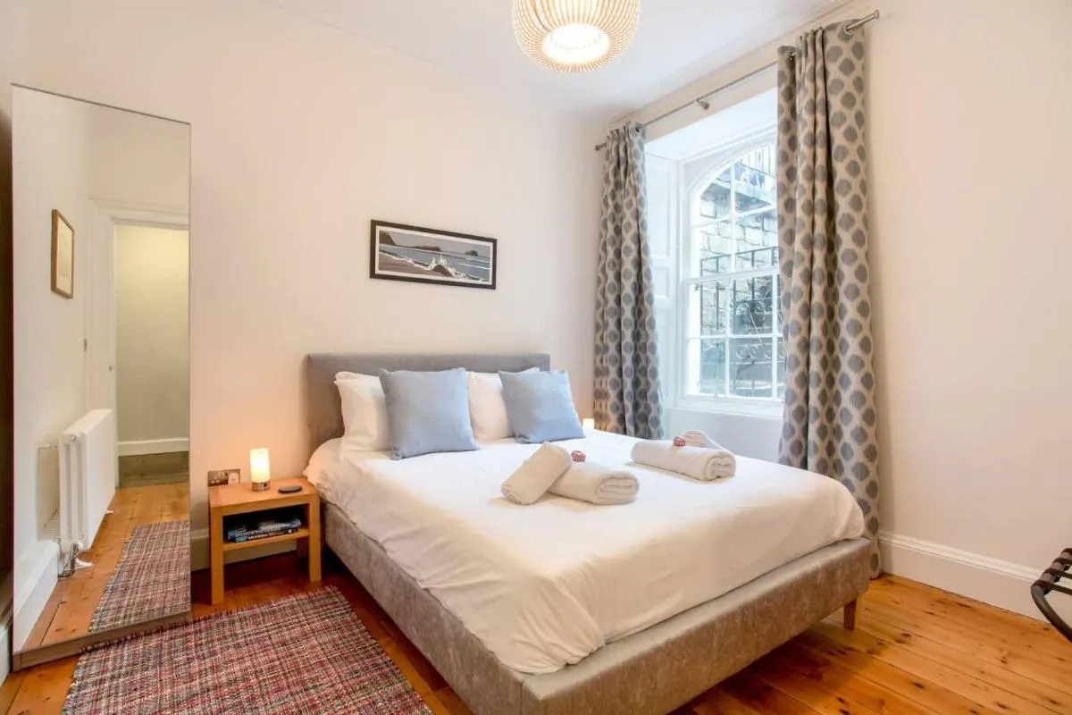 Image 1 of JOIVY Spacious 2 Bed Apt in Ideal City Centre Location